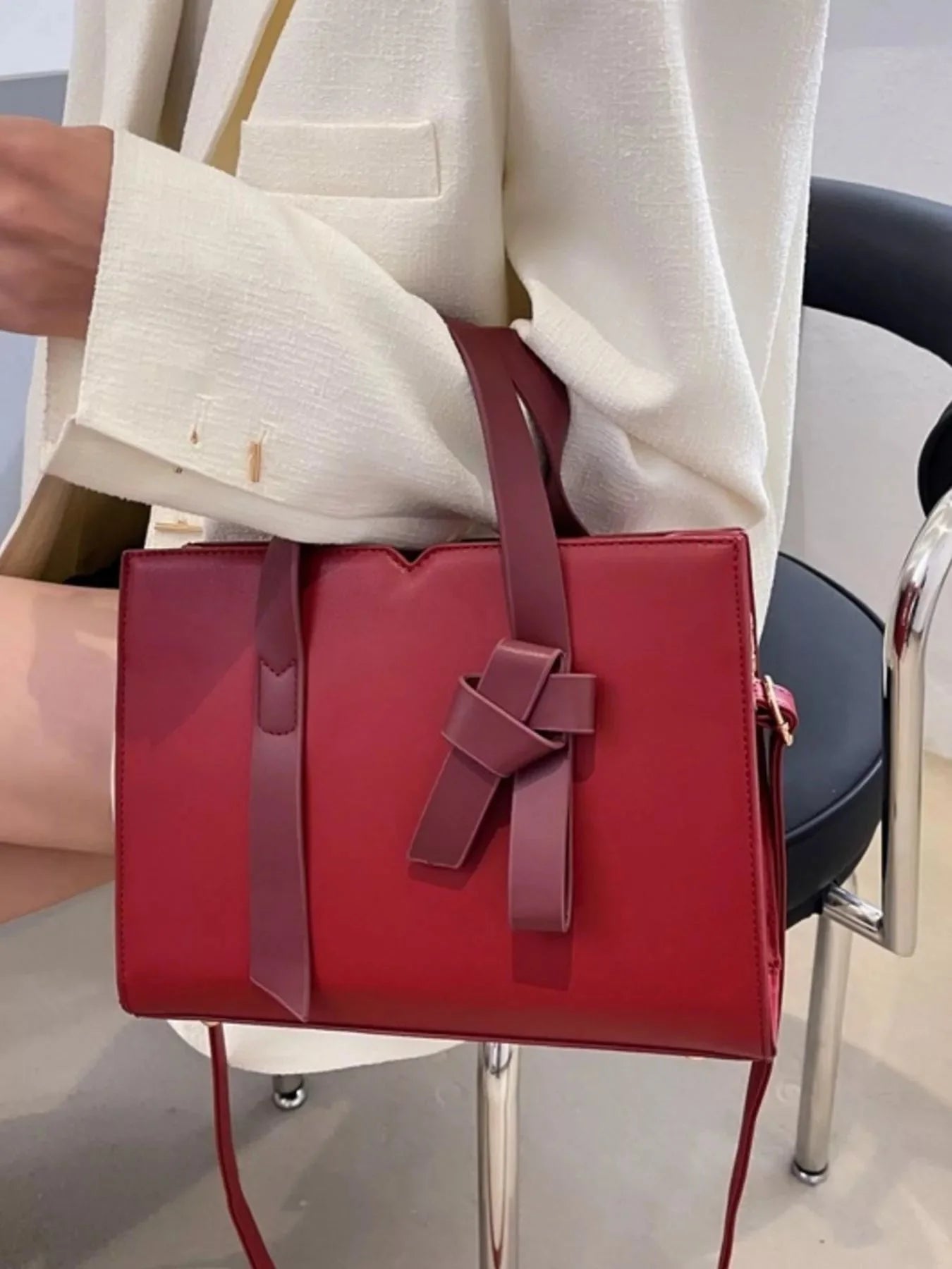 • Glamour Collection: iconic Purses